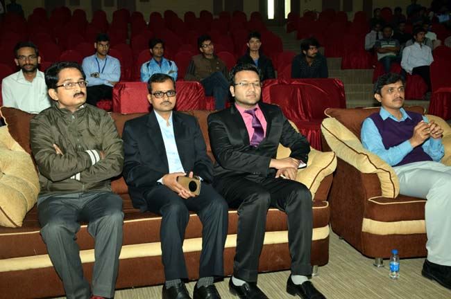 URJOTSAV&apos;17 - Celebrating Institute&apos;s Technical and Entrepreneurial Festival