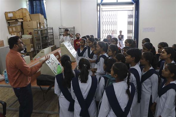 Visit of JNV students under DST Vigyan Jyoti Programme