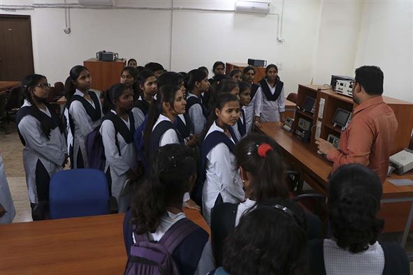 Visit of JNV students under DST Vigyan Jyoti Programme