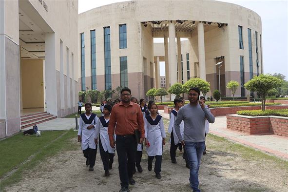Visit of JNV students under DST Vigyan Jyoti Programme