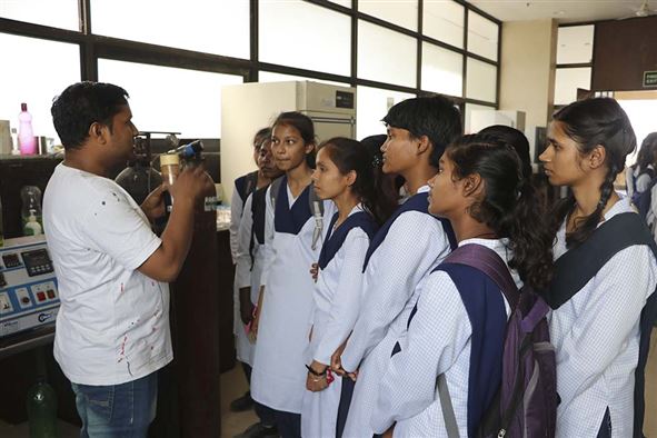 Visit of JNV students under DST Vigyan Jyoti Programme